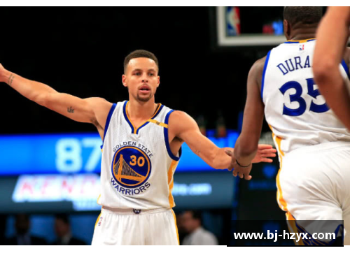 BANDAO半岛体育官方网站20+4+12!就在今天，库里创77年纪录，成NBA历史第一人 - 副本 (2)